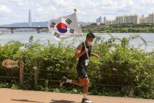 션, 8.15 광복절 기념 81.5km 완주→8억원 기부까지