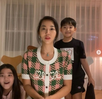 ‘이범수 ’ 이윤진, 으리으리 거실 대공사 시작 “5년 만에 책장 철거”