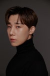 김성규, 새 프로필 사진 공개‥댄디-시크 오가는 반전매력