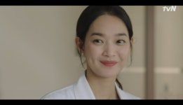 “남자친구는 아니고” 신민아, 김선호 덕분 ‘갯마을’ 치과 개원 [어제TV]