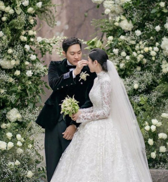 ‘최우성’ 김윤지, 결혼식 비하인드컷 공개..선남선녀 부부