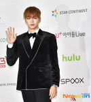 강다니엘, 클로즈업 부르는 손인사 [포토엔HD]