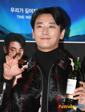 주지훈, ‘만두’ 포즈 겸 새해인사 [포토엔HD]