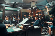 ‘킹메이커’ 빗속의 설경구, 압도적 존재감‥개봉 기념 하드 털이