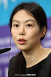 홍상수와 베를린 온 김민희, 취재진의 질문에 답하며[포토엔HD]