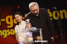 홍상수 감독, ‘소설가의 영화’로 베를린영화제 은곰상 수상[포토엔HD]