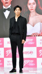 김재욱, 올 블랙 패션[포토엔HD]