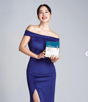 엄정화, 빈틈 없는 원피스로 뽐낸 골반 라인‥50대 몸매 실화냐