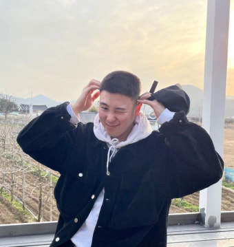 ‘해병대 입대’ 피오, 까까머리 변신에 어색한 미소 “잘 다녀와요”