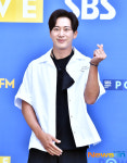 이완, 숨겨왔던 비주얼 폭발~  [포토엔HD]