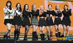 라잇썸, 첫번째 미니앨범으로 출격한 소녀들~ [포토엔HD]