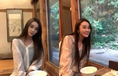 정유미, 시스루 셔츠에 커다란 안경까지…♥강타가 반한 청순미