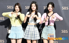 첫사랑 서연-수아-두나, 목동에서 시그니처 안무 [포토엔HD]