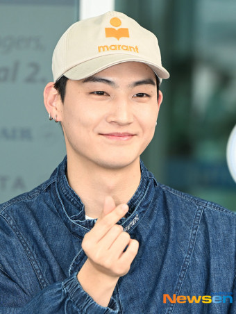 갓세븐 제이비, 돋보이는 손하트 [포토엔HD]
