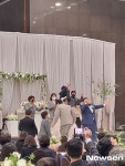 김수영 8세 연하 아내와 결혼, 박준형 뼈그맨 축사 “보이는게 다 아냐”