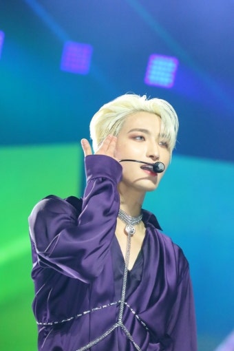 에이티즈, 북미 투어 성황리에 막을 올려 투워즈 더 라이트: 월 투 파워으로 스타디움 아티스트의 위상 재확인
