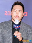 송진우, ‘유포자들’ 시사회에서 인사[포토엔HD]