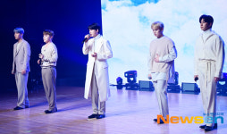 위앤유, 실력파 보컬 그룹의 무대[포토엔HD]