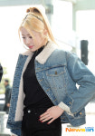 르세라핌 허윤진, 버건디 네일아트 눈길[포토엔HD]