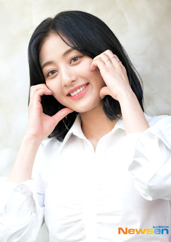 트와이스 지효, 애교 만점 볼하트[포토엔HD]