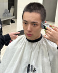 ‘입대’ 몬스타엑스 민혁, 삭발해도 잘생겼네…기현이 깎아준 까까머리 공개