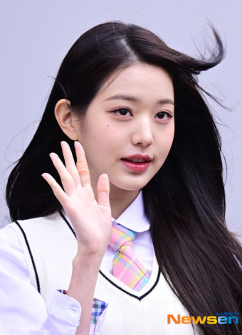 아이브 장원영, 바람에 앞머리가 살짝[포토엔HD]