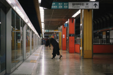 ‘옥수역 귀신’ 신소율 “허리 꺾인 지하철 만취녀로‥원작 웹툰 작가도 만족”[EN:인터뷰①]