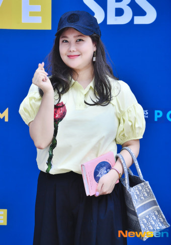 솔비, 자유 분방하고 편안한 출근길 모습 [포토엔HD]