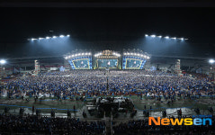 ‘싸이 흠뻑쇼’ 사실상 마지막 잠실 주경기장 대관을 빛낸 3일간의 축제 [스토리엔]
