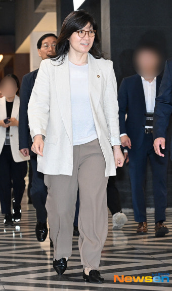 장미란 제2차관, 미소 지으며 입장 [포토엔HD]