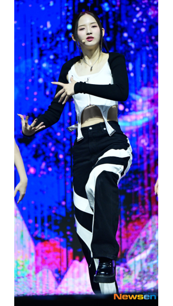 트리플에스 이지우, 무대에서 깜찍[포토엔HD]
