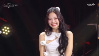 안테나 계약만료 앞둔 이효리, 제니에게 “나 좀 키워달라” 러브콜(레드카펫)[어제TV]