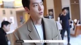 김우빈, 스위스 출장서도 “부기 빼려 오전 6시 일어나 사이클 30분”(에이엠)