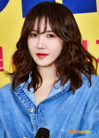 비율 끝내주는 ‘이혼해결사’ 이지아, 아슬아슬 청청 미니스커트가 해결사네~ (의 포토콜)
