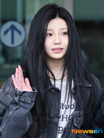 아일릿 원희, 그림같은 손 인사 [포토엔HD]