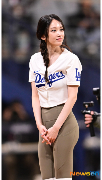 전종서, 모두가 놀란 레깅스 패션 시구[포토엔HD]