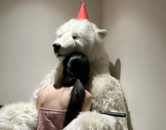 한소희, 곰 키링+약지 반지 끼고 입국…북극곰 류준열 사랑의 징표?[종합]