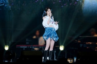 아이유, 싱가포르 콘서트서도 앙앙코르까지…한국어 떼창 세례