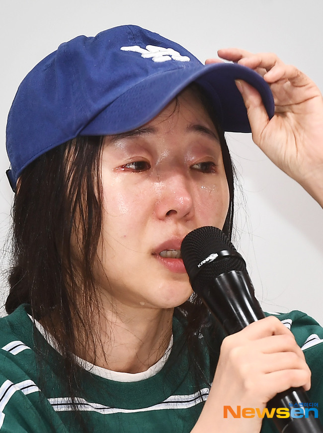 하이브 소속사 어도어, 민희진 대표와 B씨 간의 사내 성희롱 논란 공방