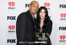 77살 셰어, 39살 연하남 사귀는 이유 “내 또래 남자 다 죽어” [할리우드비하인드]