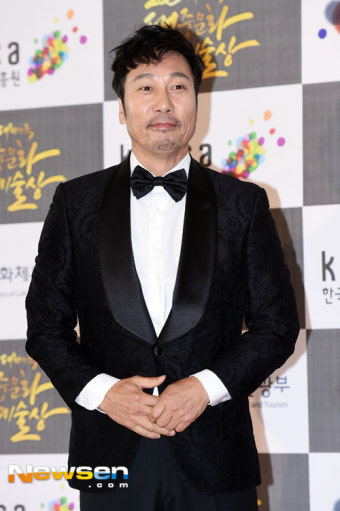 이문세, 13년만 라디오 DJ 복귀 “방망이로 가슴 때리는 것 같아” (안녕하세요)