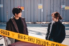 지성 전미도 난상 토론 발발, 방앗간 살인 사건 현장 다시 찾았다 (커넥션)