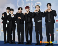 온앤오프, 에너제틱한 포즈 [포토엔HD]