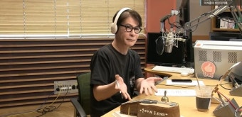 스페셜DJ 윤상 “역대급 부은 눈으로 카메라 앞에, 궁금하다면”(브런치카페)