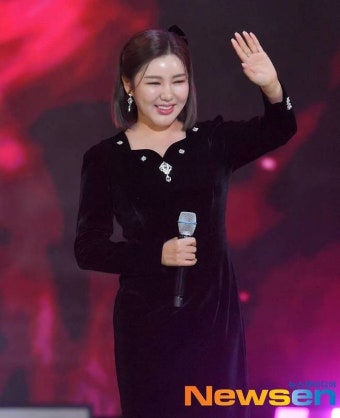 트롯 여제 송가인, 600명 팬과 귀호강 크루즈 콘서트 개최 [공식]