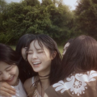 피프티피프티, 멤버 키나와 함께한 완전체 라이브 소식에 뜨거운 관심 