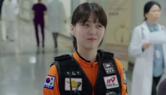 구급대원 김지은 발차기, 윤지온 첫눈에 반했다 (엄마친구아들)[결정적장면]