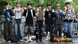 아크, 뮤뱅 출근합니다 [포토엔HD]