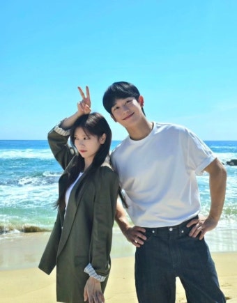 정소민과 열애설 불거진 정해인 ‘엄마친구아들’ 비하인드컷 보니