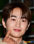샤이니 온유, 꽃 미남 볼콕 [포토엔HD]